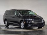Used 2023 Chrysler Pacifica Touring-L image 2