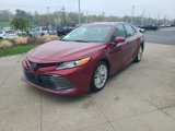 Used 2018 Toyota Camry XLE image 3
