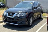 Used 2019 Nissan Rogue SV image 2
