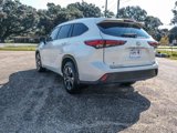 Used 2021 Toyota Highlander XLE image 2