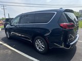 New 2025 Chrysler Pacifica Select image 4