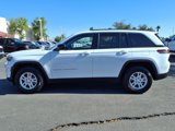 Used 2023 Jeep Grand Cherokee Laredo image 2
