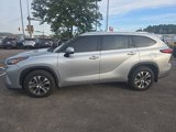 Used 2020 Toyota Highlander XLE image 4