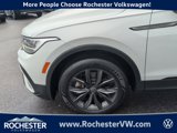 Used 2022 Volkswagen Tiguan SE image 2