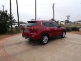 Used 2017 Nissan Rogue SV image 2