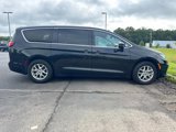 Used 2023 Chrysler Pacifica Touring-L image 3