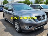Used 2016 Nissan Pathfinder SV image 2