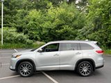 Used 2017 Toyota Highlander SE image 2