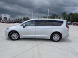 Certified 2023 Chrysler Pacifica Touring-L image 4