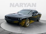 Used 2015 Dodge Challenger SXT image 4
