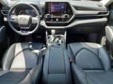 Used 2021 Toyota Highlander XLE image 3