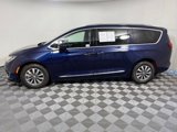 Used 2020 Chrysler Pacifica Touring-L image 3