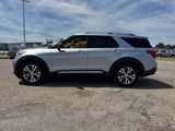 Used 2020 Ford Explorer Platinum w/ Premium Technology Package image 2