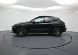 Certified 2025 Porsche Macan image 2