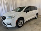 New 2025 Chrysler Pacifica Select image 3