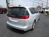 Certified 2024 Chrysler Pacifica Limited image 4