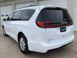 Used 2022 Chrysler Pacifica Touring-L image 5