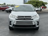 Used 2019 Toyota Highlander LE image 2