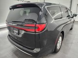 Used 2023 Chrysler Pacifica Touring-L image 4