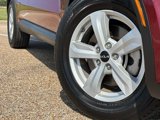 Used 2023 Kia Sorento LX image 2