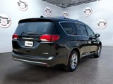 Used 2017 Chrysler Pacifica Limited image 5