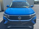 Used 2022 Volkswagen Taos SE w/ Panoramic Sunroof Package image 2
