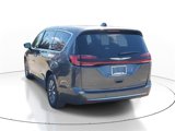 Used 2023 Chrysler Pacifica Touring-L image 2