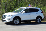 Used 2017 Nissan Rogue SV image 3