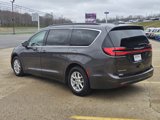 Used 2022 Chrysler Pacifica Touring-L image 3