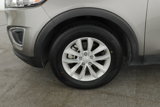 Used 2017 Kia Sorento LX w/ LX Convenience Package image 4
