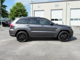 Used 2021 Jeep Grand Cherokee Laredo X image 2