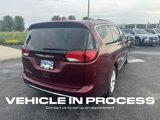 Used 2018 Chrysler Pacifica Touring-L w/ Advanced Safetytec Group image 3