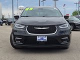 Used 2023 Chrysler Pacifica Touring-L image 4