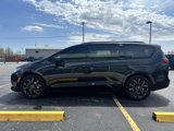 Used 2019 Chrysler Pacifica Touring-L Plus w/ Advanced Safetytec Group image 3