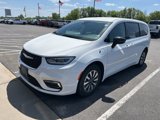 Used 2024 Chrysler Pacifica Select image 4
