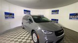 Used 2022 Chrysler Pacifica Touring-L image 4
