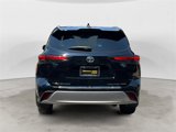 Used 2024 Toyota Highlander Platinum image 4