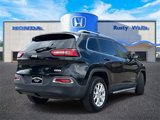 Used 2016 Jeep Cherokee Latitude image 2