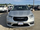 Used 2023 Chrysler Pacifica Touring-L image 2