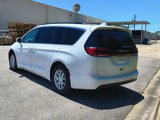Used 2022 Chrysler Pacifica Touring-L image 6
