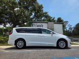 Used 2017 Chrysler Pacifica Touring-L image 5