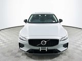 Certified 2025 Volvo S60 B5 Core image 2