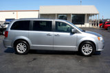 Used 2019 Dodge Grand Caravan SXT image 2