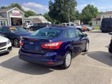 Used 2012 Ford Focus SE w/ SE Winter Pkg image 3