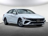 Used 2024 Hyundai Elantra SE image 2