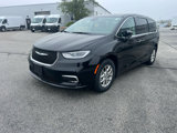 Used 2024 Chrysler Pacifica Touring-L image 3
