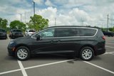 Used 2023 Chrysler Pacifica Touring-L image 4