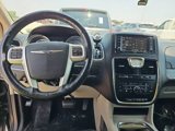 Used 2014 Chrysler Town & Country Touring-L w/ Driver Convenience Group image 6