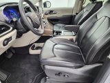 Used 2023 Chrysler Pacifica Touring-L image 6
