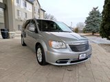 Used 2016 Chrysler Town & Country Touring image 3